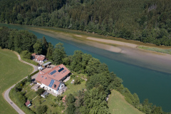 Luftbild im Sommer auf die Sandbänke bei Niedrigwasser